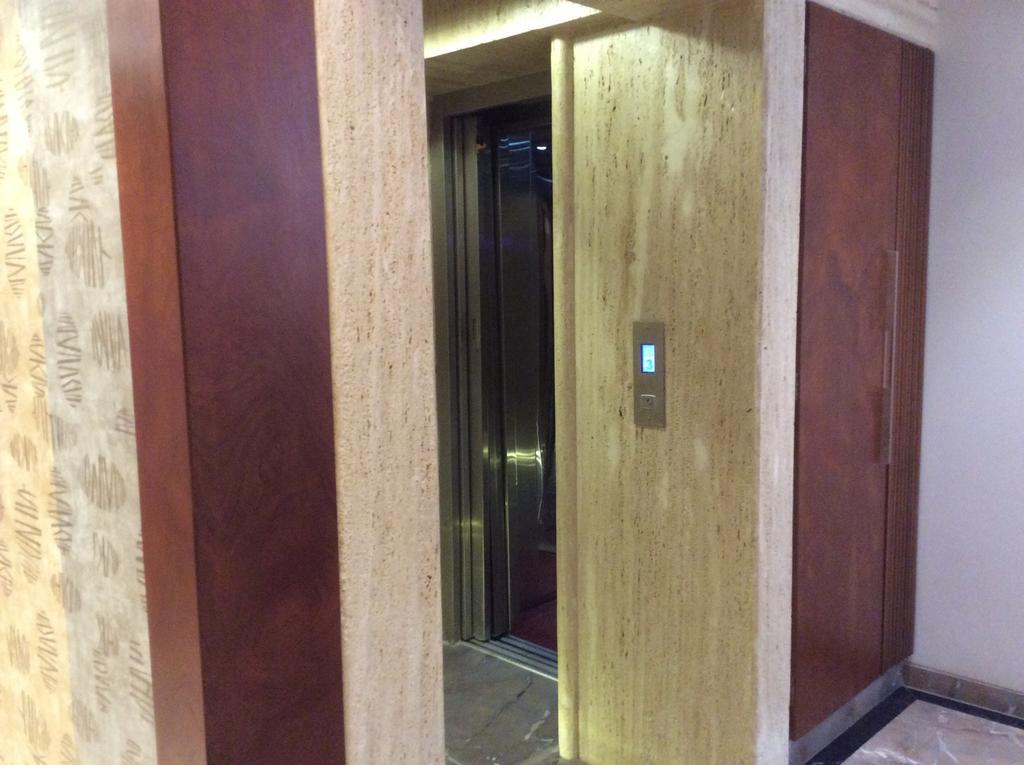 Hotel Sapna Mumbai  Buitenkant foto
