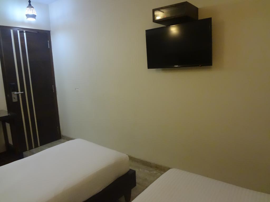 Hotel Sapna Mumbai  Buitenkant foto