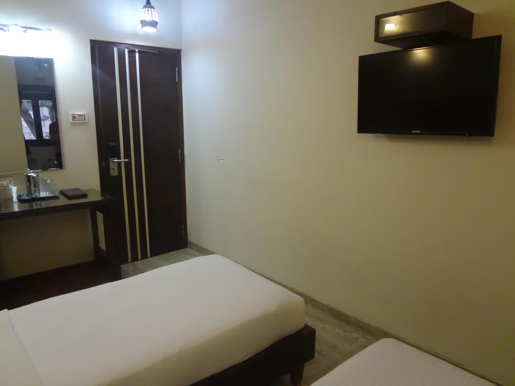 Hotel Sapna Mumbai  Buitenkant foto