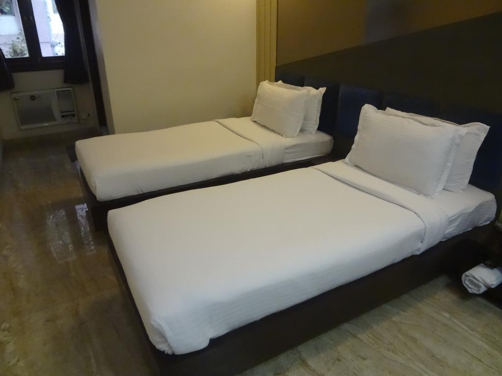 Hotel Sapna Mumbai  Buitenkant foto