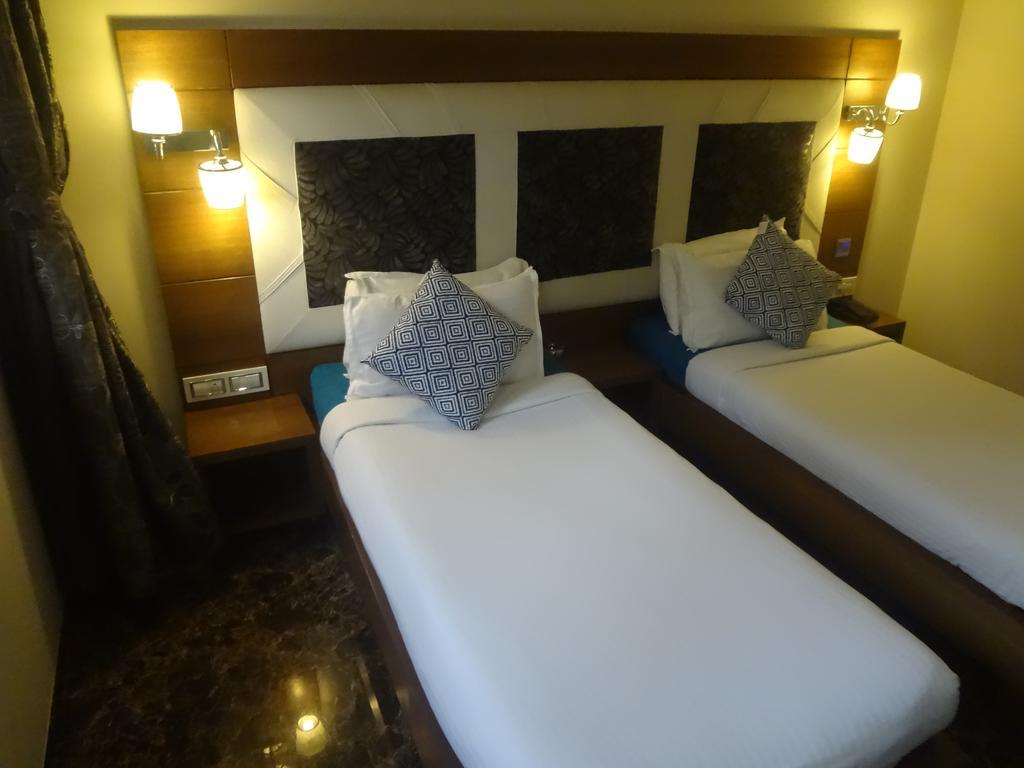 Hotel Sapna Mumbai  Buitenkant foto