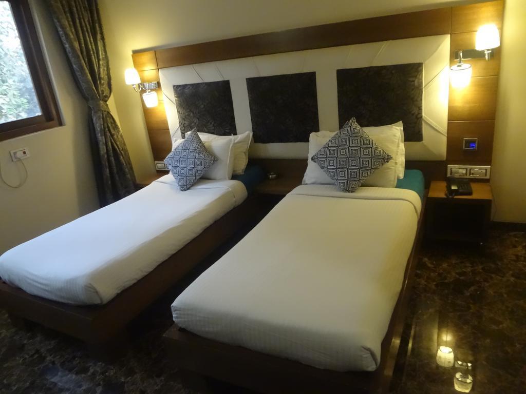 Hotel Sapna Mumbai  Buitenkant foto