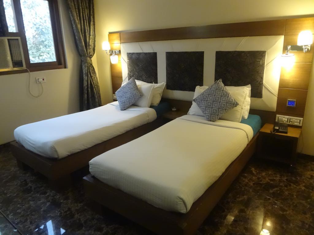 Hotel Sapna Mumbai  Buitenkant foto