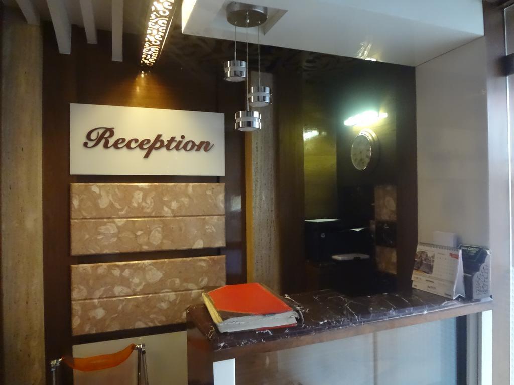 Hotel Sapna Mumbai  Buitenkant foto