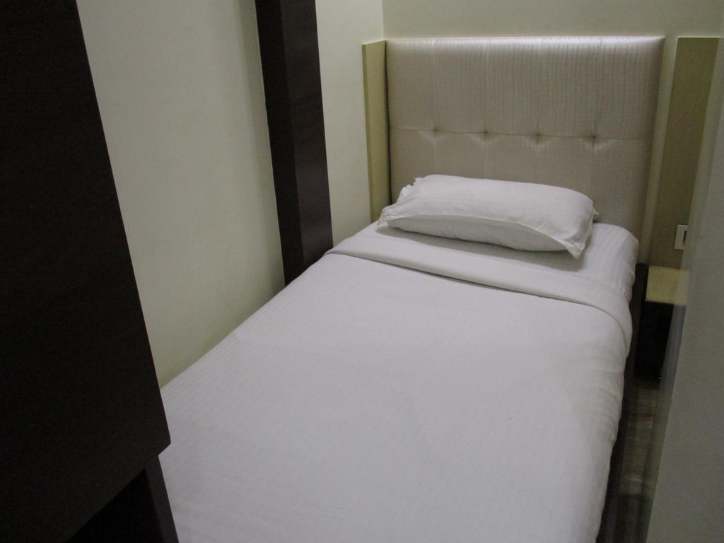 Hotel Sapna Mumbai  Buitenkant foto