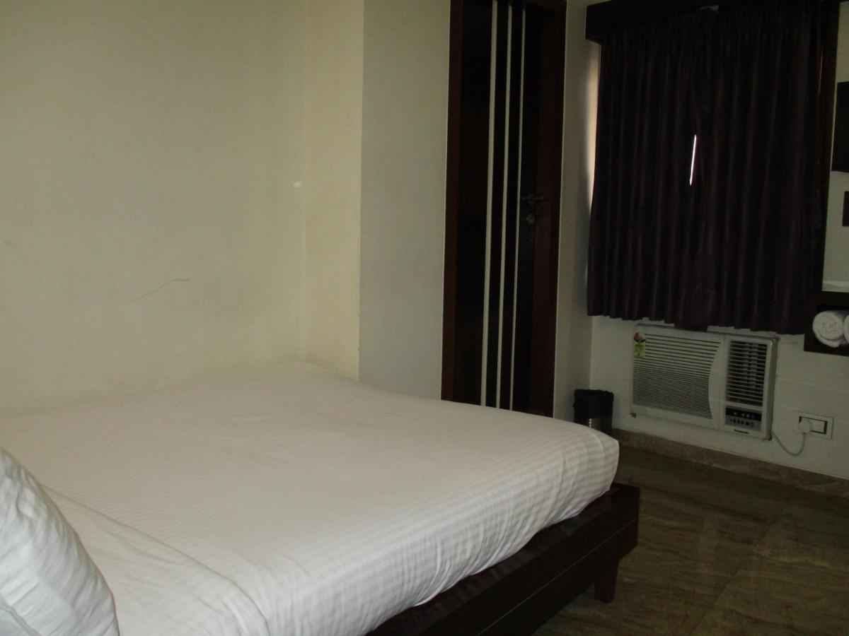 Hotel Sapna Mumbai  Buitenkant foto